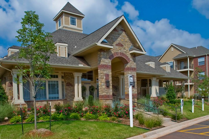 fountain-lake-apartments-leasing-office